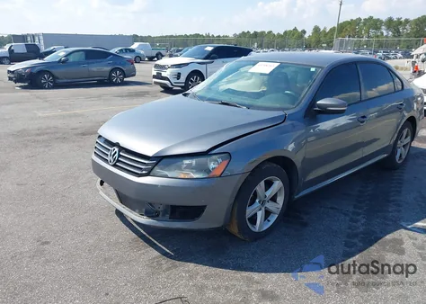 2013 Volkswagen Passat 2.5L S из США, поврежденный, VIN 1VWAH7A33DC036247